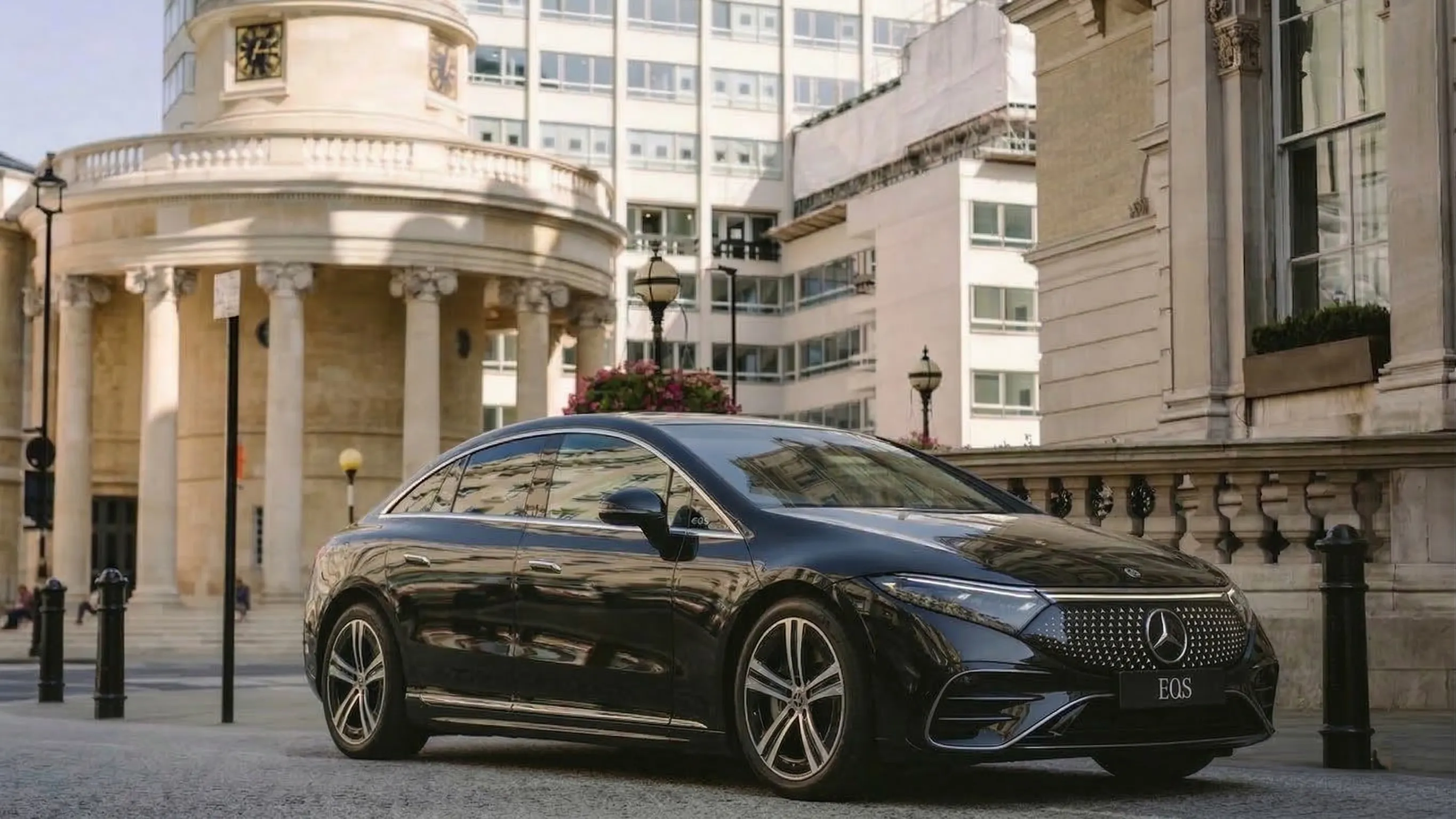 Mercedes-Benz EQS - Luxury chauffeur car available from Luxe Drive Cars Ltd