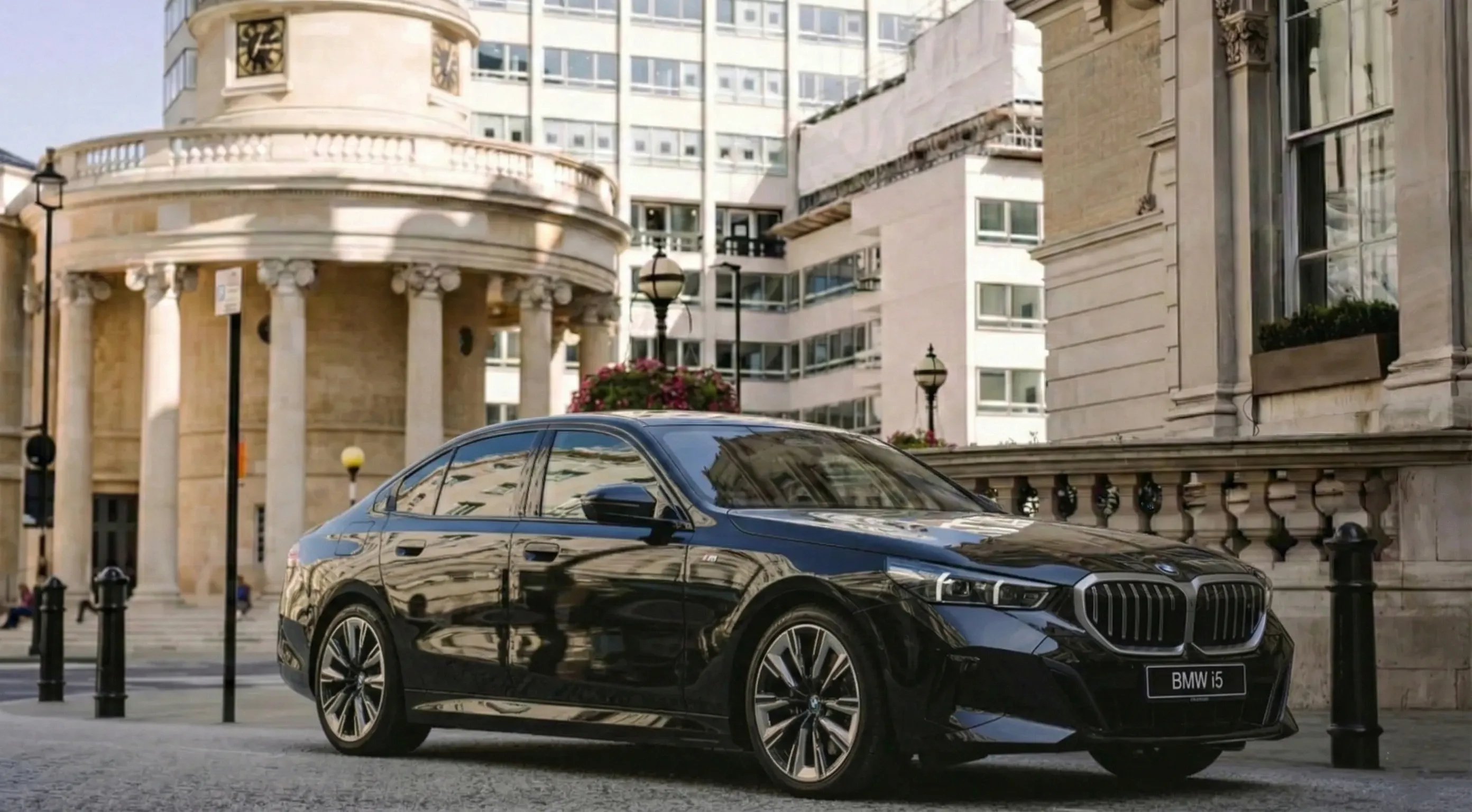 BMW i5 Series - Luxury chauffeur car available from Luxe Drive Cars Ltd