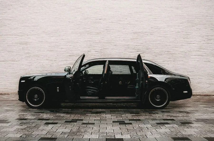 Rolls Royce Phantom - image 7