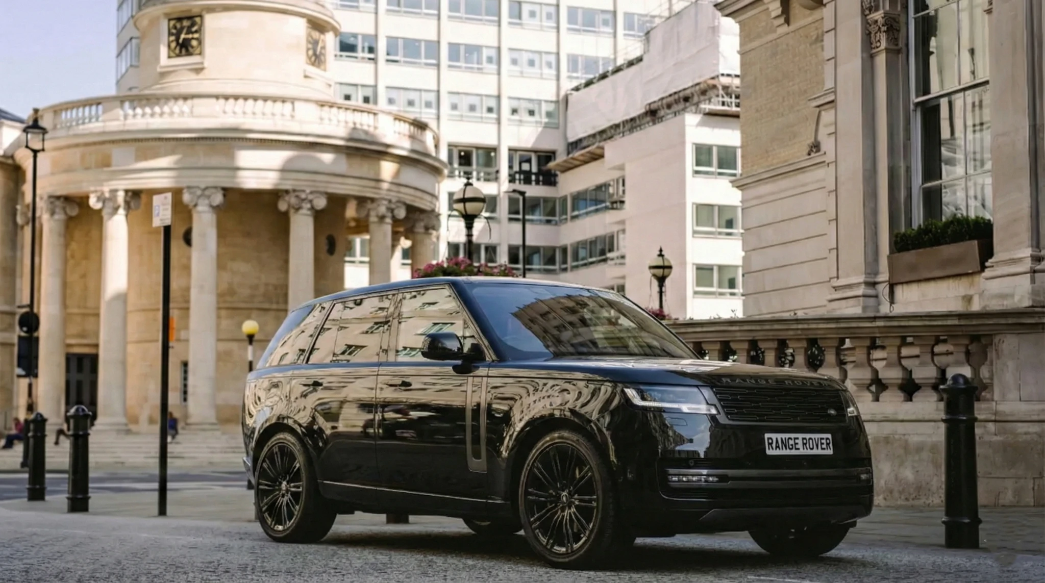 Range Rover Autobiography - Luxury chauffeur car available from Luxe Drive Cars Ltd